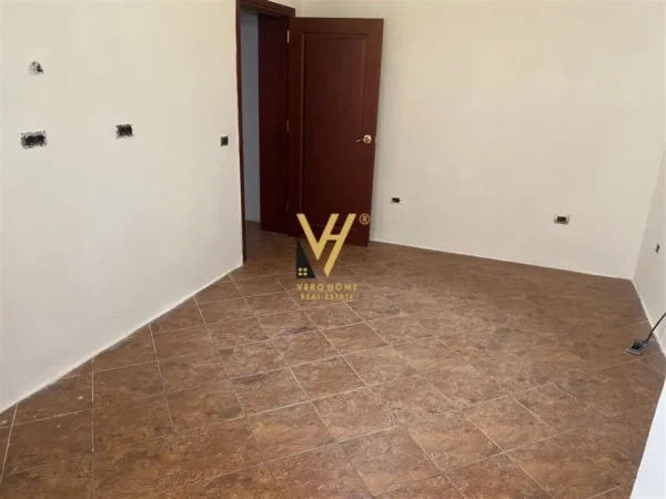 Tirane, jepet me qera zyre Kati 2, 50 m² 650 € (BLLOKU)