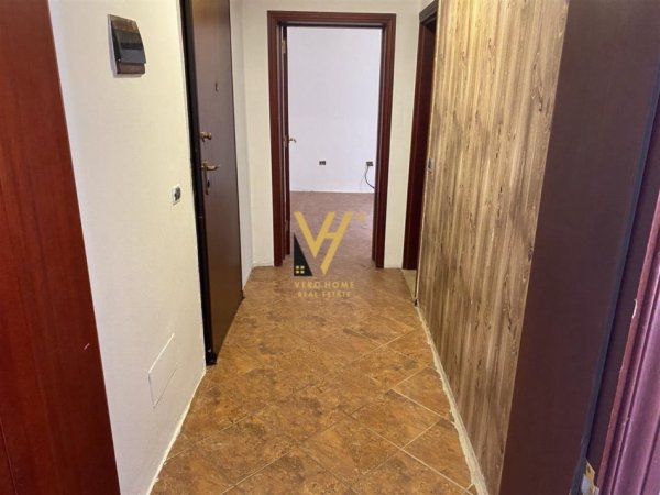 Tirane, jepet me qera zyre Kati 2, 50 m² 650 € (BLLOKU)