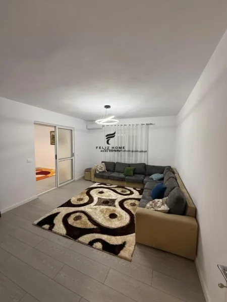Tirane, jepet me qera apartament 2+1 Kati 2, 98 m² 550 € (ALI DEMI)