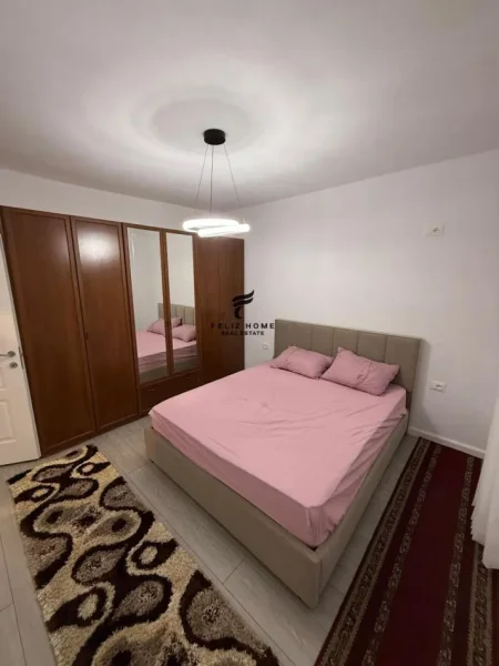 Tirane, jepet me qera apartament 2+1 Kati 2, 98 m² 550 € (ALI DEMI)