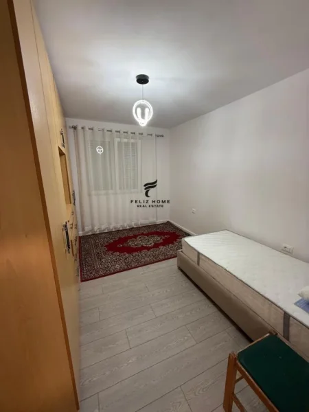 Tirane, jepet me qera apartament 2+1 Kati 2, 98 m² 550 € (ALI DEMI)