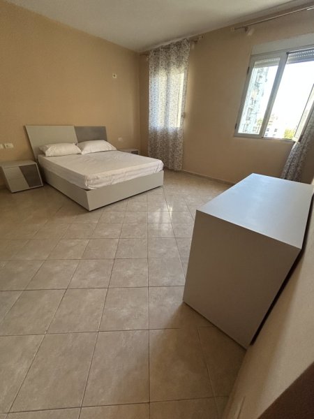 Vlore, jepet me qera apartament 1+1 Kati 4, 50 € (Vlore)