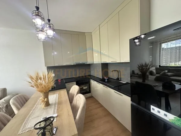 Tirane, jepet me qera apartament 1+1+Ballkon Kati 3, 60 m² 530 € (Bulevardi i Ri)