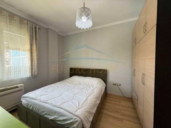 Tirane, jepet me qera apartament 3+1+Ballkon Kati 4, 134 m² 1.200 € (Liqeni i Thate)