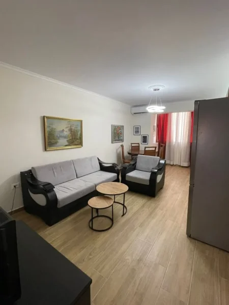 Tirane, jepet me qera apartament 2+1+Ballkon Kati 3, 77 m² 650 € 