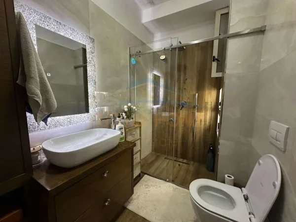 Tirane, shitet apartament 2+1+Ballkon Kati 5, 105 m² 129.000 € (Ardeno)