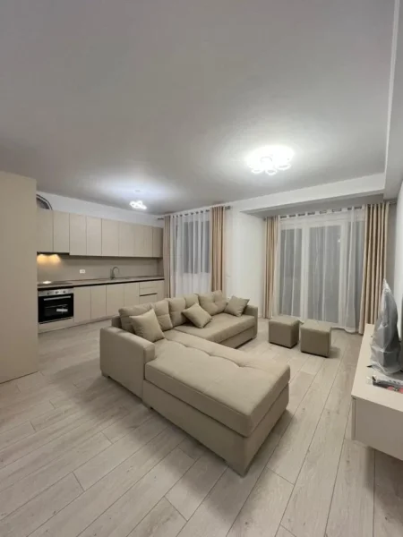 Tirane, jepet me qera apartament 2+1 Kati 9, 100 m² 600 € (Ish-Fusha e Aviacionit)