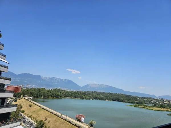Tirane, shitet apartament 3+1+Ballkon Kati 11, 182 m² 613.655 € (Rruga Kristo Luarasi)