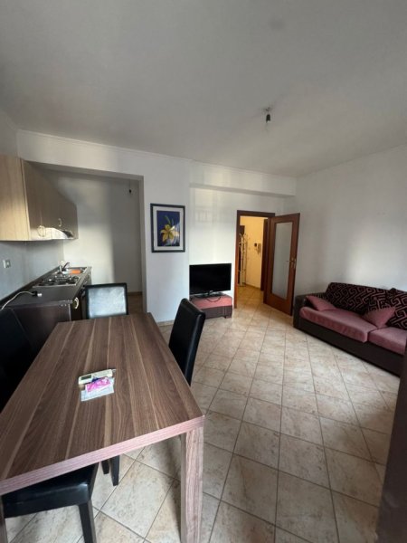 Tirane, jepet me qera apartament 2+1+2+Ballkon Kati 7, 125 m² 500 € (Komuna Parisit)
