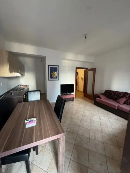 Tirane, jepet me qera apartament 2+1+2+Ballkon Kati 7, 125 m² 500 € (Komuna Parisit)