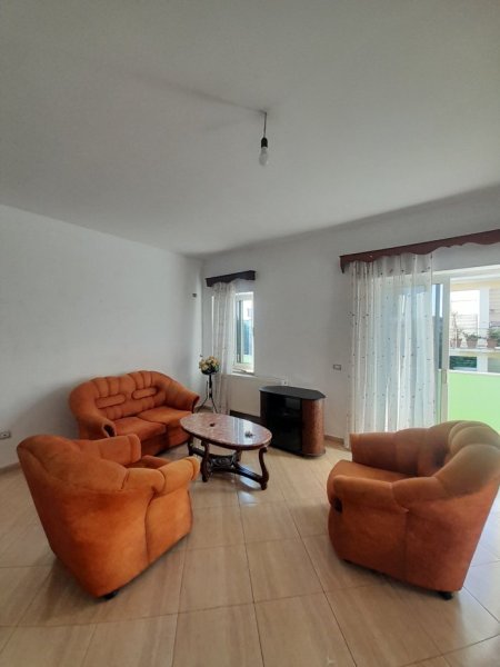 Tirane, jepet me qera Banesë 2+1+Ballkon, Vilë, Kati 3, 90 m² 500 € (Rruga Dibrës/Spitali Amerikan 2)