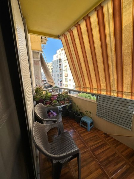 Tirane, jepet me qera apartament 1+1+Ballkon Kati 3, 55 m² 361 € (E kompletuar). Rruga Sokrat Miho, perballe kompleksi Fratari)