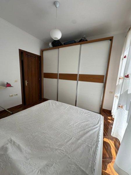 Tirane, jepet me qera apartament 1+1+Ballkon Kati 3, 55 m² 361 € (E kompletuar). Rruga Sokrat Miho, perballe kompleksi Fratari)