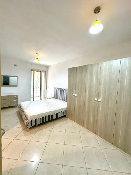 Tirane, jepet me qera apartament 2+1+Ballkon Kati 5, 110 m² 510 € (Ish Stacioni i Trenit,Rr.Karl Gega)