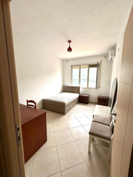 Tirane, jepet me qera apartament 2+1+Ballkon Kati 5, 110 m² 510 € (Ish Stacioni i Trenit,Rr.Karl Gega)