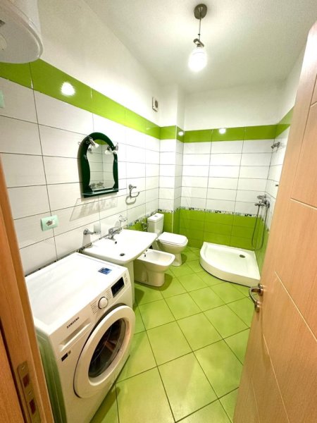Tirane, jepet me qera apartament 2+1+Ballkon Kati 5, 110 m² 510 € (Ish Stacioni i Trenit,Rr.Karl Gega)
