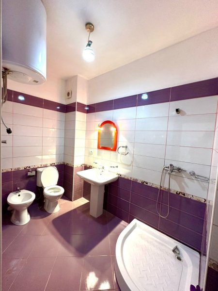 Tirane, jepet me qera apartament 2+1+Ballkon Kati 5, 110 m² 510 € (Ish Stacioni i Trenit,Rr.Karl Gega)