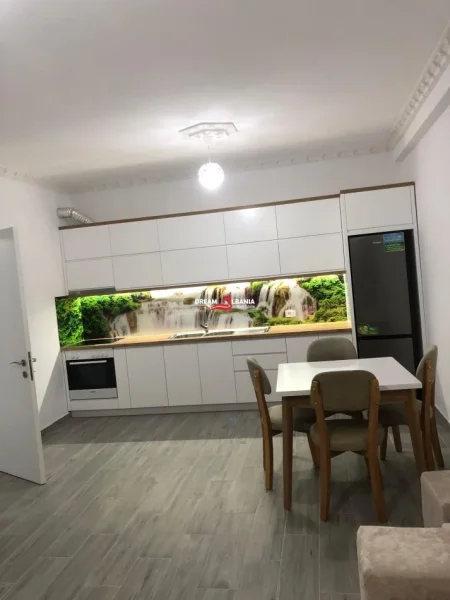 Tirane, jepet me qera apartament 2+1 Kati 4, 104 m² 500 € (ne Shkoze, Rr Ali Shefqeti, prane fundit te Lanes)