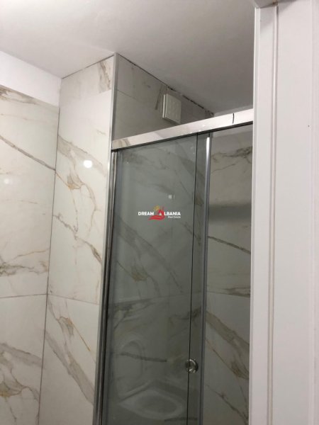 Tirane, jepet me qera apartament 2+1 Kati 4, 104 m² 500 € (ne Shkoze, Rr Ali Shefqeti, prane fundit te Lanes)