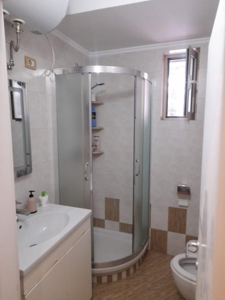 Jepet me qera Apartament 2+1 Rruga Gjik Kuqali