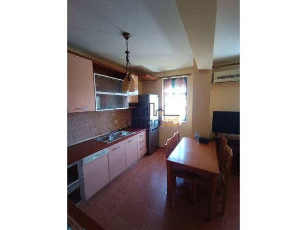 Tirane, jepet me qera apartament 1+1+Ballkon Kati 6, 70 m² 550 € (Parku i Autobusave)