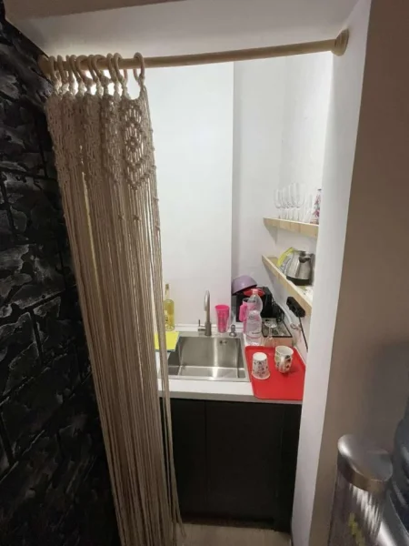 Tirane, jepet me qera zyre Kati 4, 70 m² 600 € (Rruga e Kavajes)