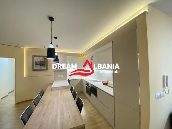 Tirane, shitet apartament 2+1 , 120 m² 220.000 € (astir)