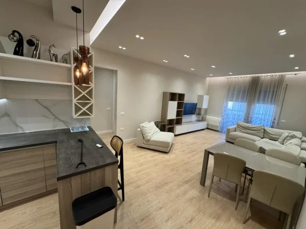 Tirane, shitet apartament 2+1 Kati 1, 117 m² 290.000 € (liqeni i thate)