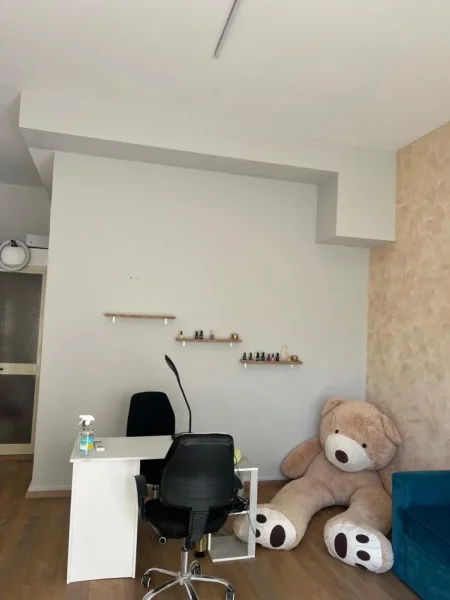 Tirane, jepet me qera ambjent biznesi , 30 m² 350 € 