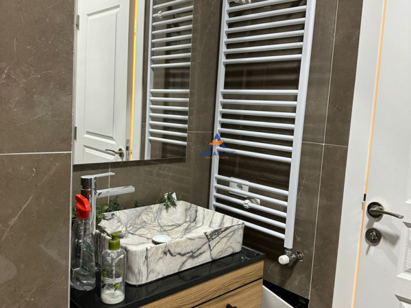 Tirane, jepet me qera apartament 2+1+Ballkon Kati 9, 105 m² 750 € (RRUGA KONGRESI I MANASTIRIT,XHAMLLIKU)