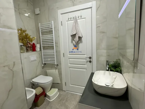 Tirane, jepet me qera apartament 2+1+Ballkon Kati 9, 105 m² 750 € (RRUGA KONGRESI I MANASTIRIT,XHAMLLIKU)