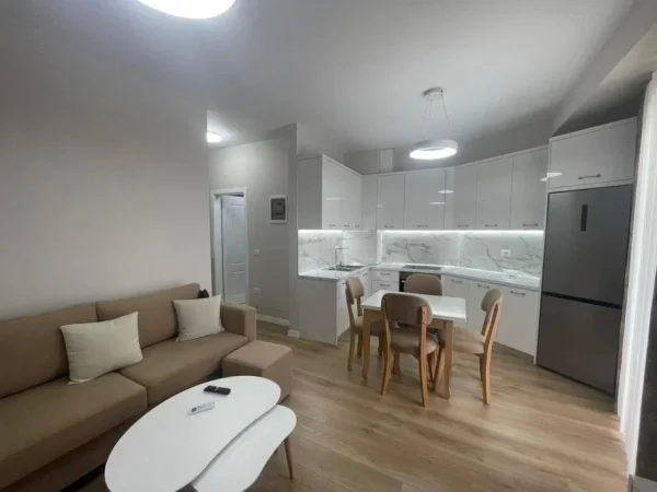 Tirane, jepet me qera apartament 1+1+Ballkon , 70 m² 550 € 