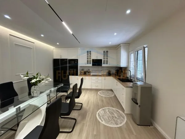 Durres, shitet shtepi 2+1 Kati 1, 275 m² 300.000 € (ISH KENETA,DURRES)