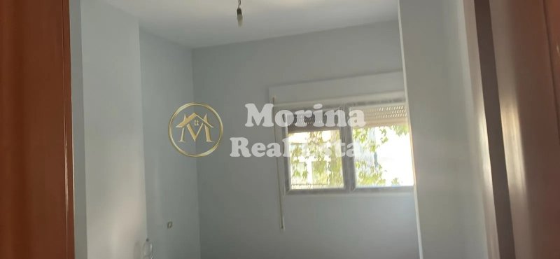 Tirane, jepet me qera apartament 1+1 Kati 1, 65 m² 300 € (Fresku)