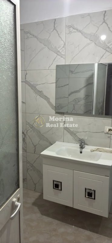Tirane, jepet me qera apartament 1+1 Kati 1, 65 m² 300 € (Fresku)