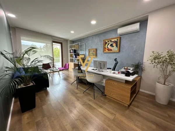 Tirane, jepet me qera zyre Kati 2, 187 m² 2.500 € (BULEVARDI GJERGJ FISHTA)