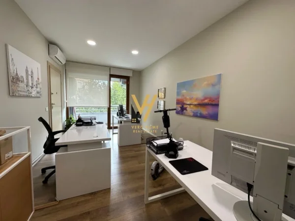 Tirane, jepet me qera zyre Kati 2, 187 m² 2.500 € (BULEVARDI GJERGJ FISHTA)