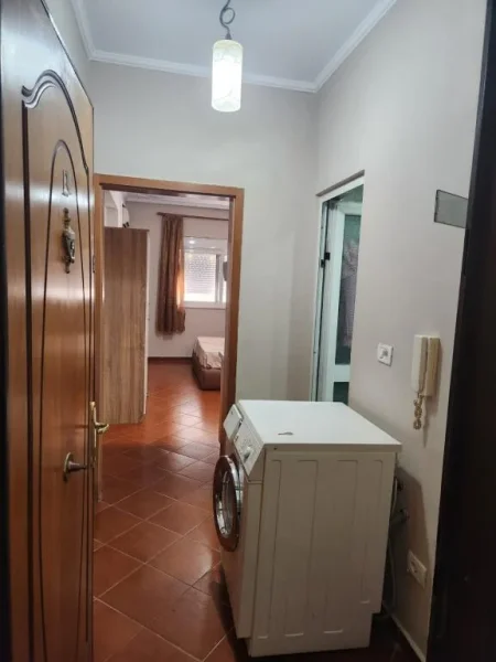 Tirane, jepet me qera garsonier Kati 1, 450 €