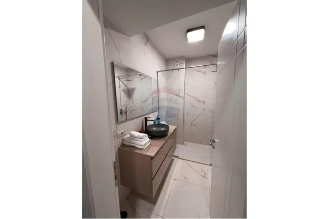 Tirane, shitet apartament 1+1 Kati 2, 77 m² 190.000 € (Stacioni i Trenit)