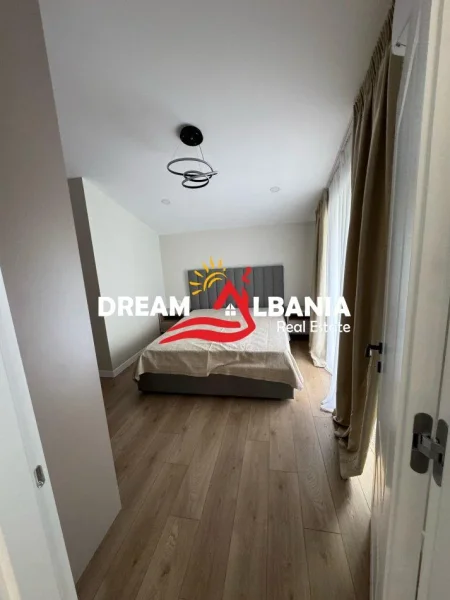 Tirane, jepet me qera Vile 4+1 , 200 m² 1.300 € (teg)