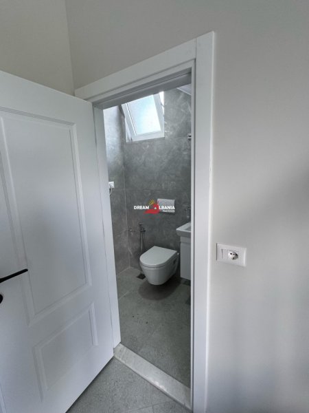 Tirane, jepet me qera Vile 4+1 , 200 m² 1.350 € (teg)