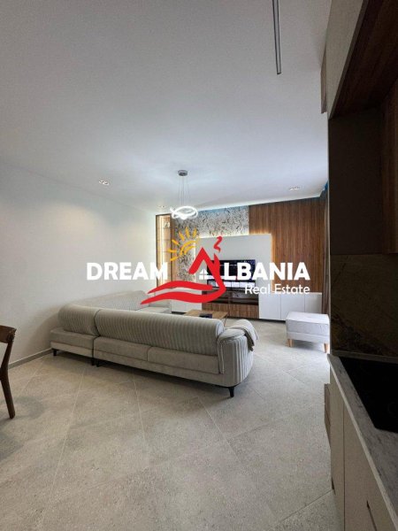 Tirane, jepet me qera Vile 4+1 , 200 m² 1.350 € (teg)