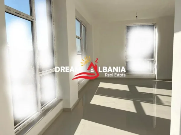 Tirane, jepet me qera ambjent biznesi Kati 5, 172 m² 1.300 € (prane Ish Stacionit te Trenit)