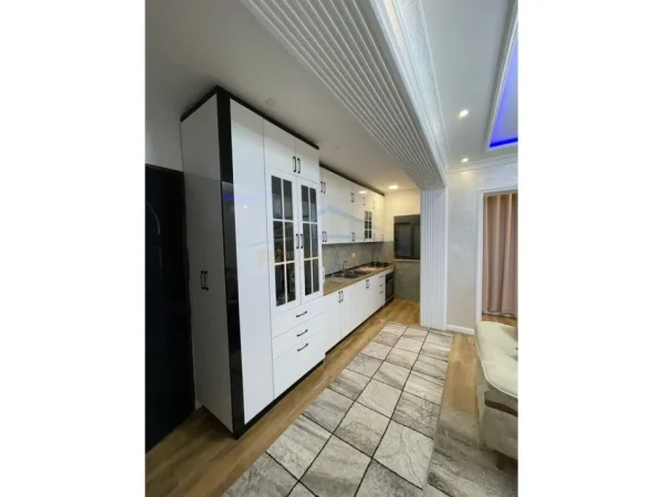 Prane Markates, shitet apartament 2+1+Ballkon Kati 3, 73 m² 120.000 € (Durres)