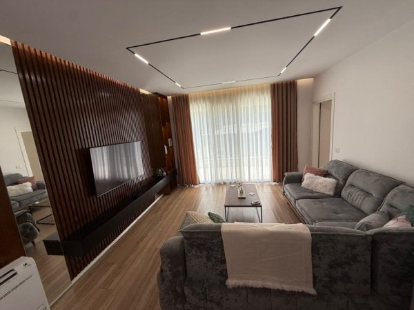 Tirane, jepet me qera apartament 2+1+Ballkon , 118 m² 900 € 