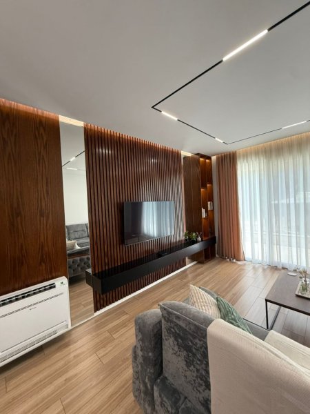 Tirane, jepet me qera apartament 2+1+Ballkon , 118 m² 900 € 