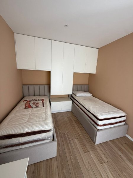 Tirane, jepet me qera apartament 2+1+Ballkon , 118 m² 900 € 