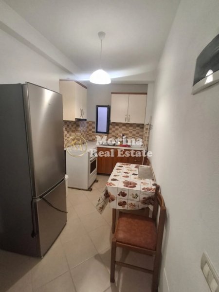 Tirane, jepet me qera apartament 1+1 Kati 3, 65 m² 300 € (Porcelan)