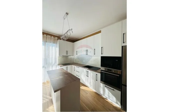 Shqiperi, jepet me qera apartament 2+1 Kati 9, 110 m² 750 € (Farnacia 10)