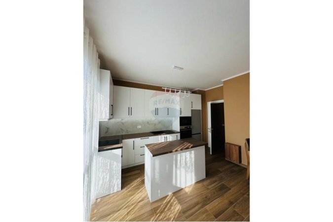Shqiperi, jepet me qera apartament 2+1 Kati 9, 110 m² 750 € (Farnacia 10)